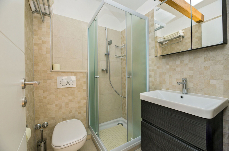 Bathroom 5, Apartments Roko, Dugi Rat