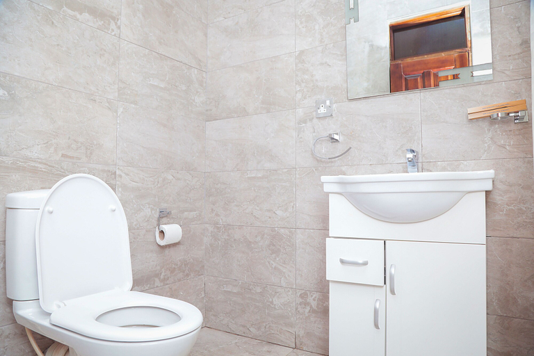 Bathroom 4, Park View Hotel, Accra