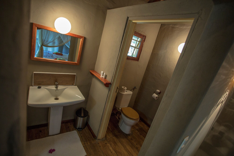 Bathroom 3, Kayova River Lodge, Ndiyona