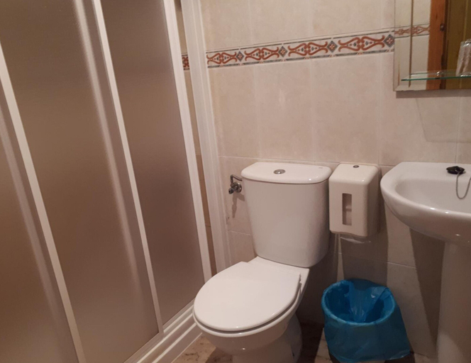 Bathroom 5, Hostal Julio, Cáceres