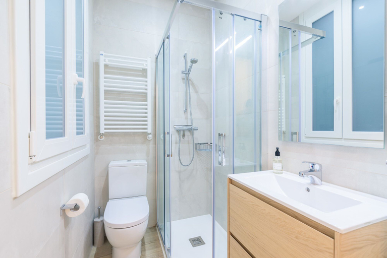Bathroom 4, Paris, Guipúzcoa
