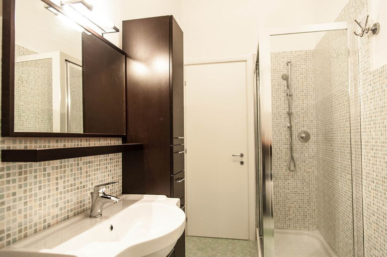Bathroom 2, Parco delle Valli Bedrooms, Rome