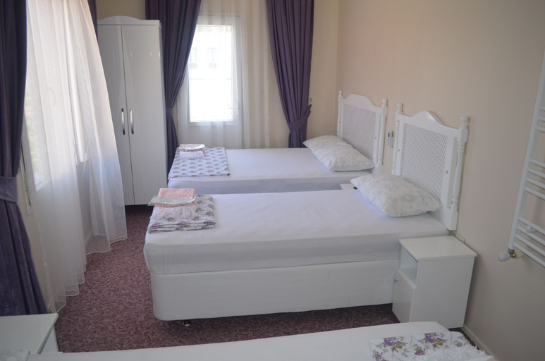 Bedroom 4, Kiyi Motel, Ayvalık