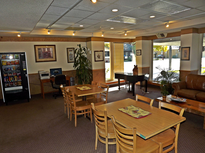 Food & Drinks 5, Travelodge by Wyndham Kalispell, Flathead