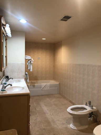 Bathroom 5, Mikado Hotel - Universal Studios/Burbank, Los Angeles
