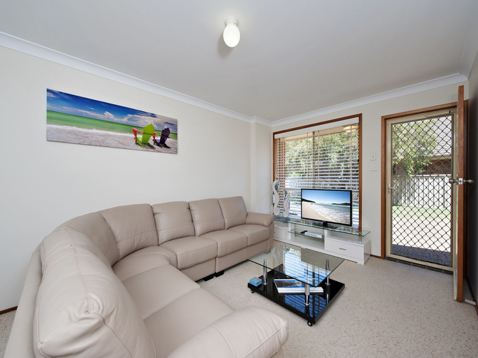Others 5, Beachcomber at Fingal Bay, Port Stephens