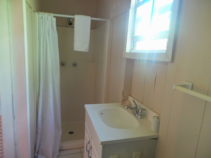 Bathroom 5, The Ocean Inn