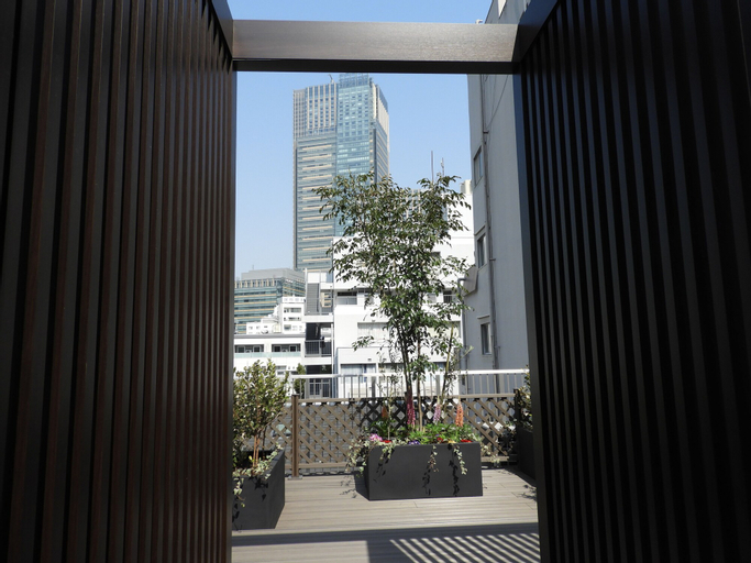 Exterior & Views 27