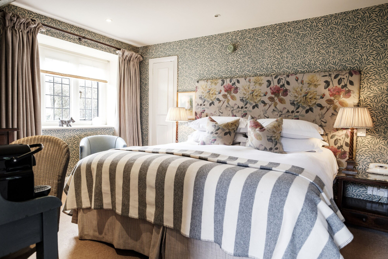 Bedroom 2, The Lamb Inn, Oxfordshire