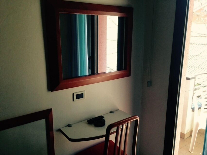 Others 5, Hotel Melita, Rimini