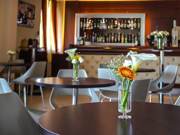 Food & Drinks