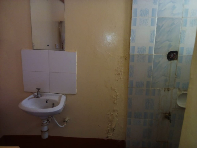 Bathroom, The Oasis Hotel, Kibwezi West