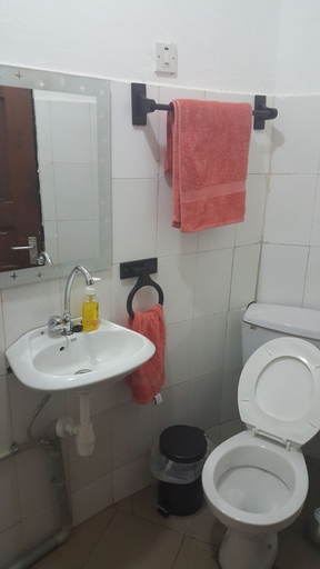 Bathroom, Phenicia Motel, Entebbe