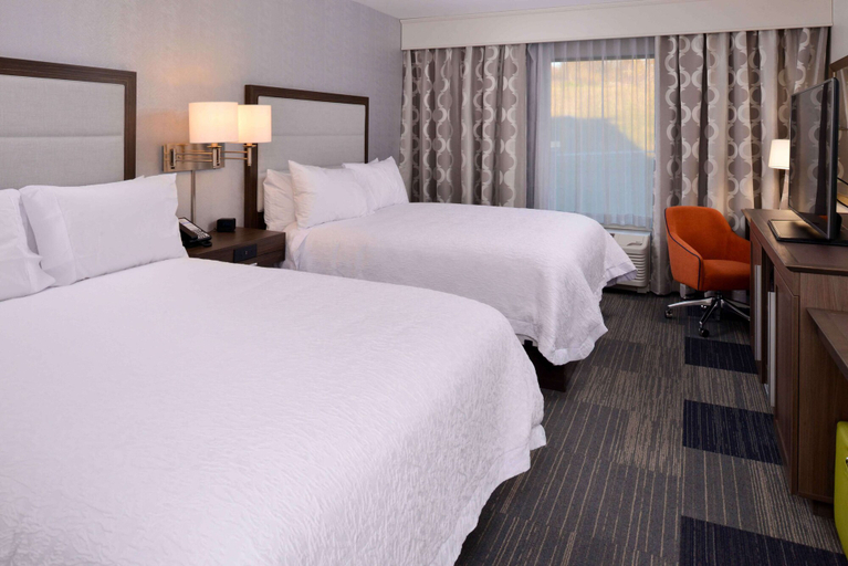 Bedroom 3, Hampton Inn & Suites Albany-East Greenbush, Rensselaer