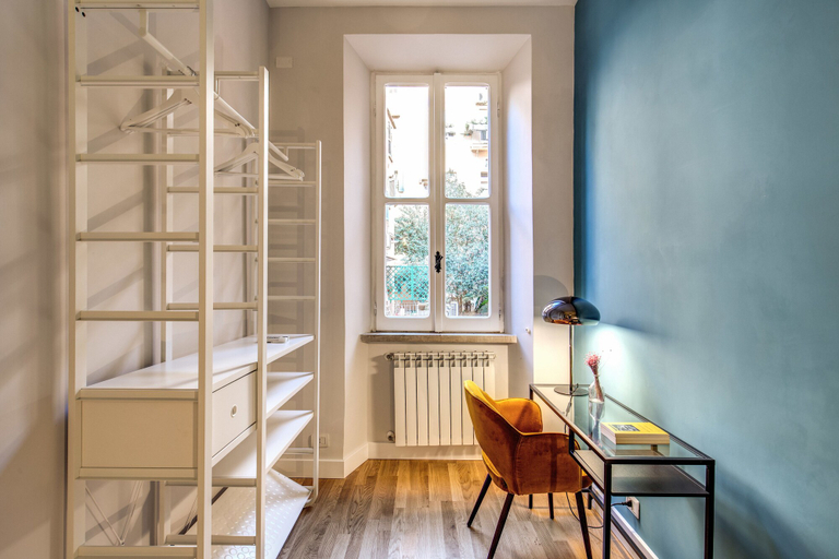 Interior 3, St. Eligio 2BDR, Rome
