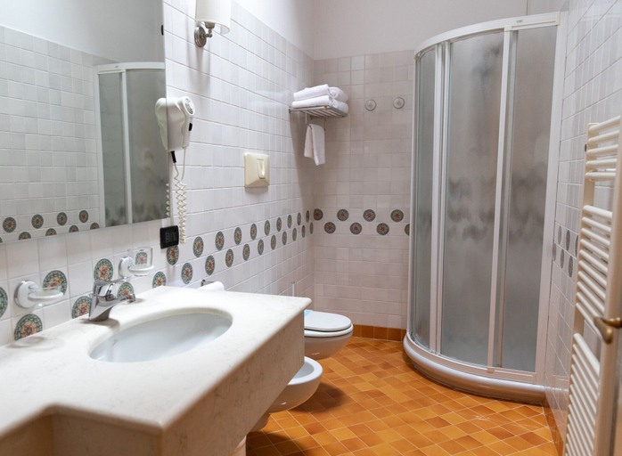 Bathroom 4, Locanda Al Sole, Treviso