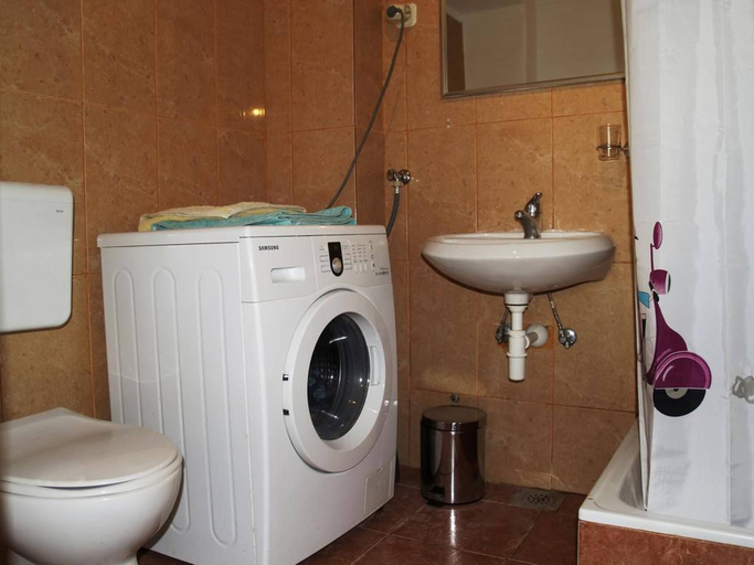 Bathroom, Step Away From The Beach 1-bedroom Apartment Lolov, Preko