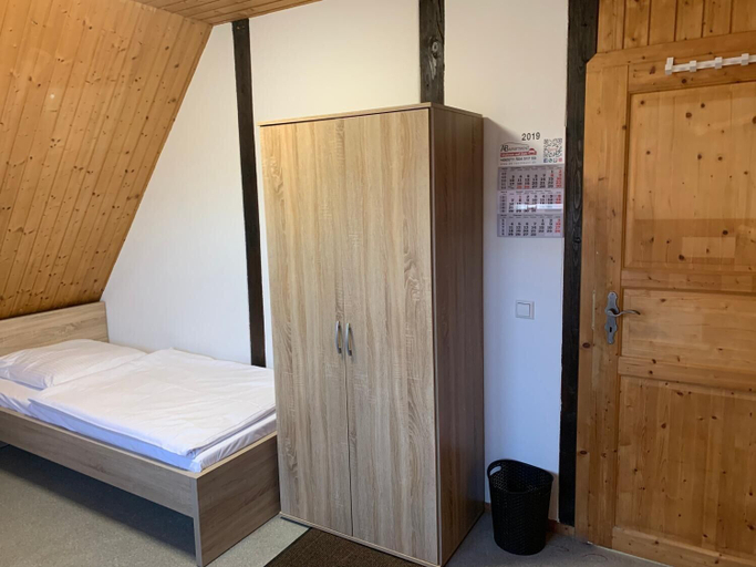 Bedroom 5, AB Apartment Objekt 122 - Hostel, Göppingen