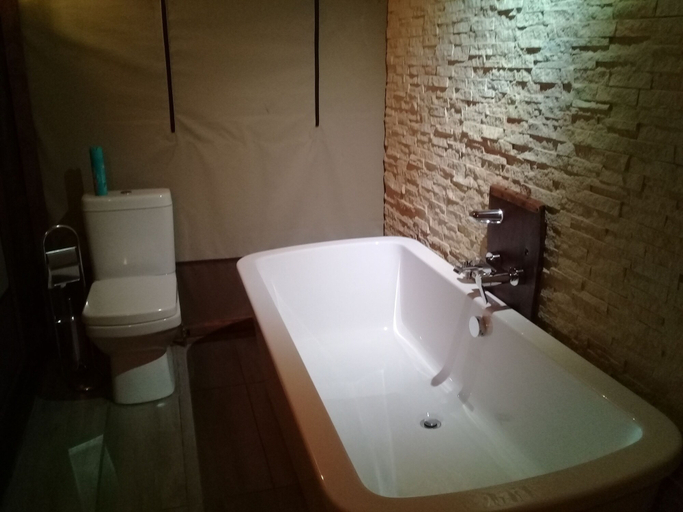 Bathroom 4, Kangelani Lodge, eThekwini