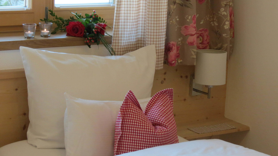 Bedroom 3, Ferienwohnung Landhaus alpinum, Bad Tölz-Wolfratshausen