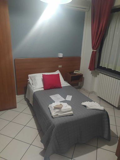 Bedroom 3, Hotel Baiardo, Novara