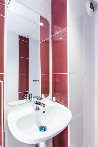 Bathroom 5, Initial by Balladins St Quentin/Gauchy, Aisne