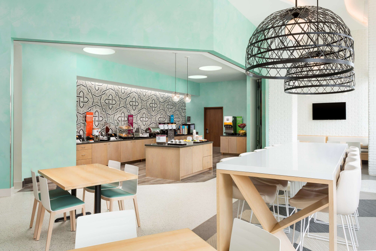 Food & Drinks 5, Hampton Inn & Suites Santa Monica, Los Angeles