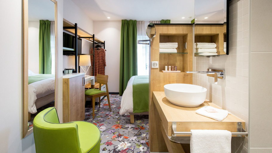 Bathroom 5, Hôtel Berria, Pyrénées-Atlantiques
