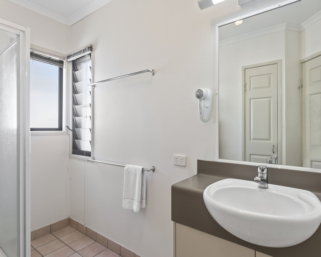 Bedroom 4, Tasman Holiday Parks - Airlie Beach, Whitsunday