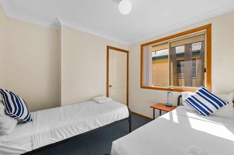 Bedroom 2, Dolphin Sands Holiday Villas, Coffs Harbour - Pt A