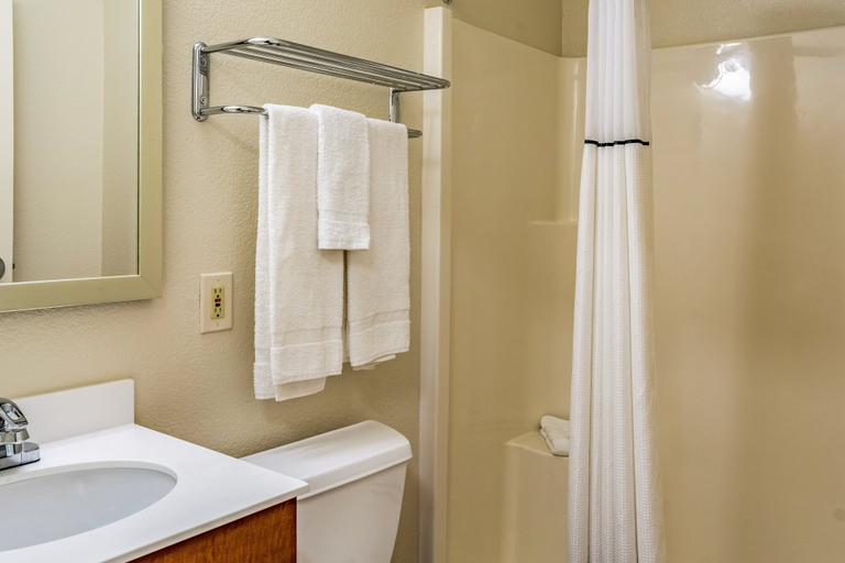 Bathroom 4, HomeTowne Studios By Red Roof Eugene - Springfield, Lane
