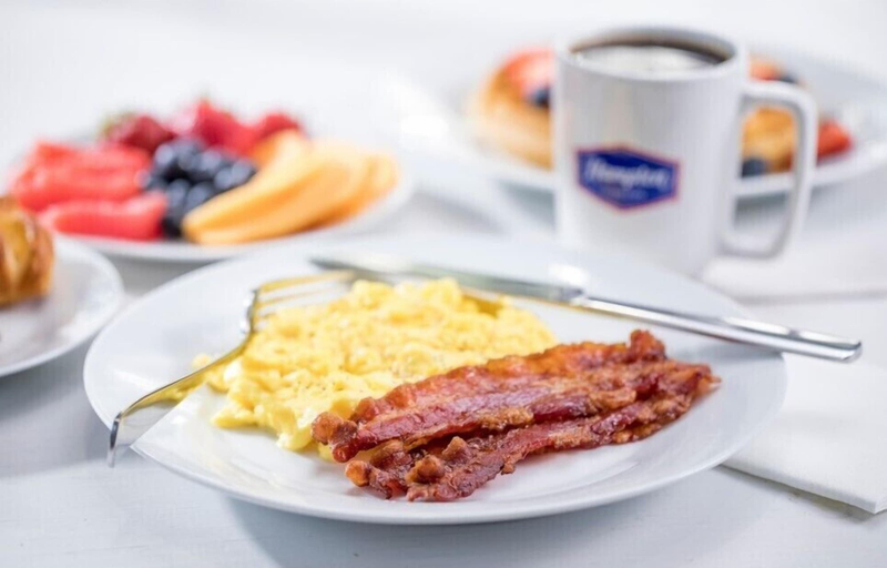 Food & Drinks 5, Hampton Inn & Suites Kittery-Portsmouth, York