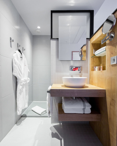 Bathroom 5, Hôtel Berria, Pyrénées-Atlantiques