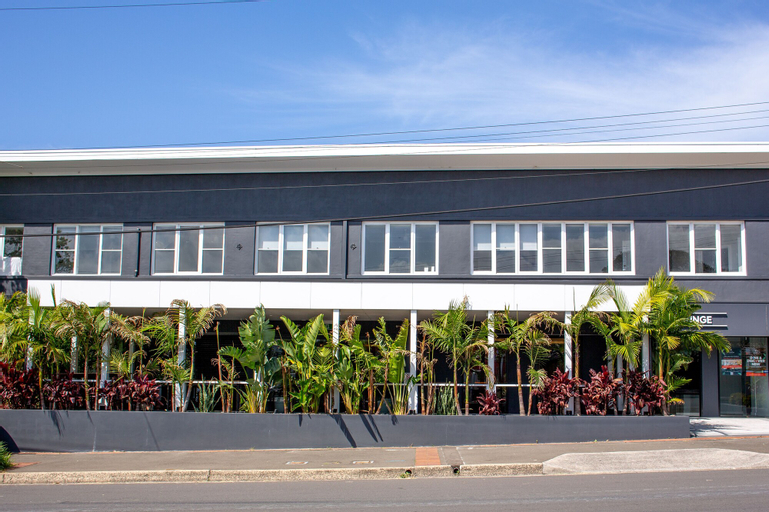 Exterior & Views 13
