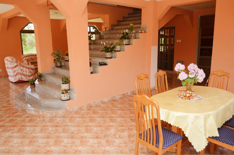 Food & Drinks 5, Guest House Lukac