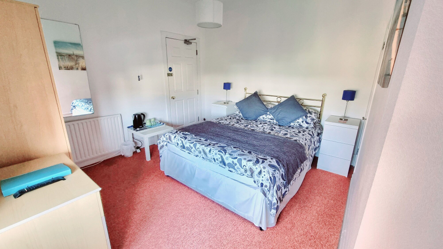 Bedroom 2, Beachcomber Holiday Apartments, Dorset