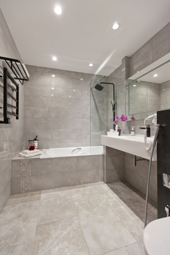 Bathroom 3, Art Hotel, North-Western