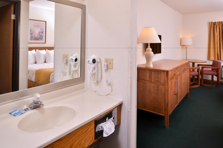 Bathroom 4, Americas Best Value Inn Missouri Valley, Harrison