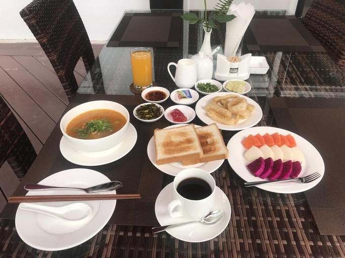 Food & Drinks 5, Silver Lake Hotel, Taunggye