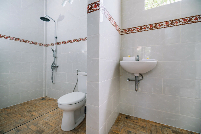 Bathroom 5, Sari Nusa Inn, Klungkung