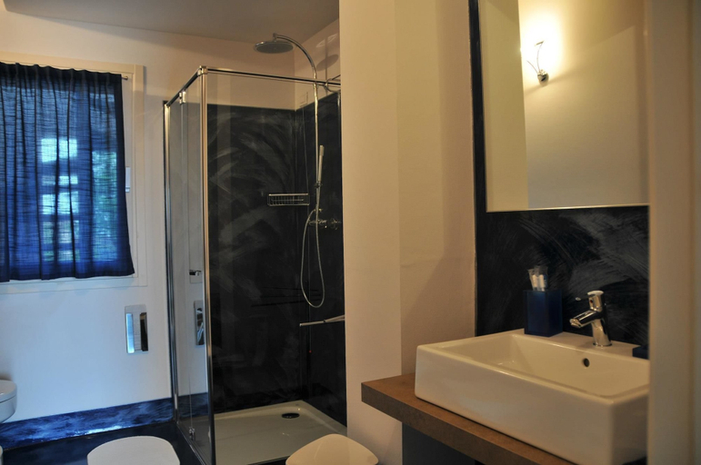 Bathroom 5, Bed & Breakfast Vieulif, Brescia