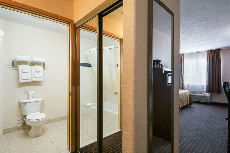 Bathroom 3, Quality Inn Kingsville Hwy 77, Kleberg