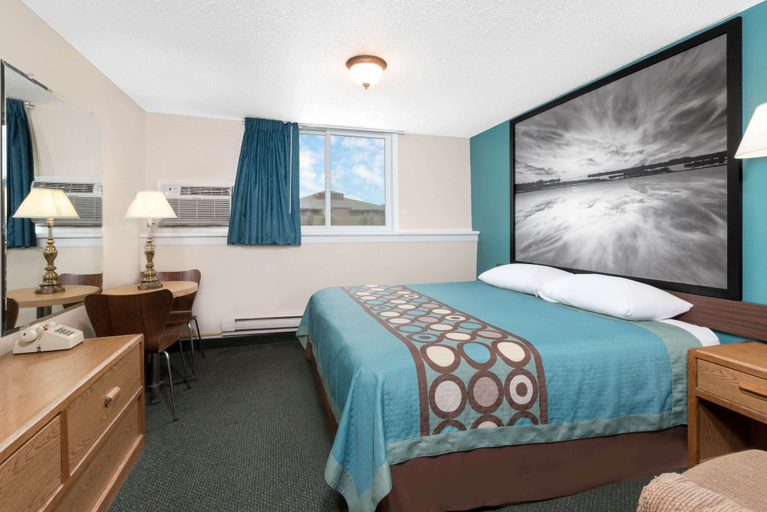 Bedroom 3, Super 8 by Wyndham Huron, Beadle