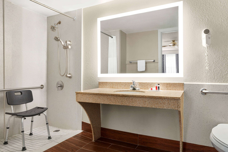 Bathroom 4, Days Inn by Wyndham Demopolis, Marengo
