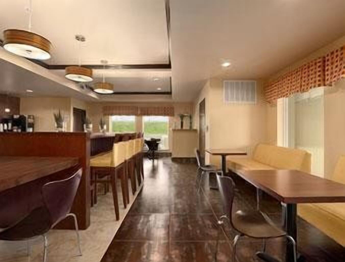 Food & Drinks 5, Super 8 by Wyndham Cotulla TX, La Salle