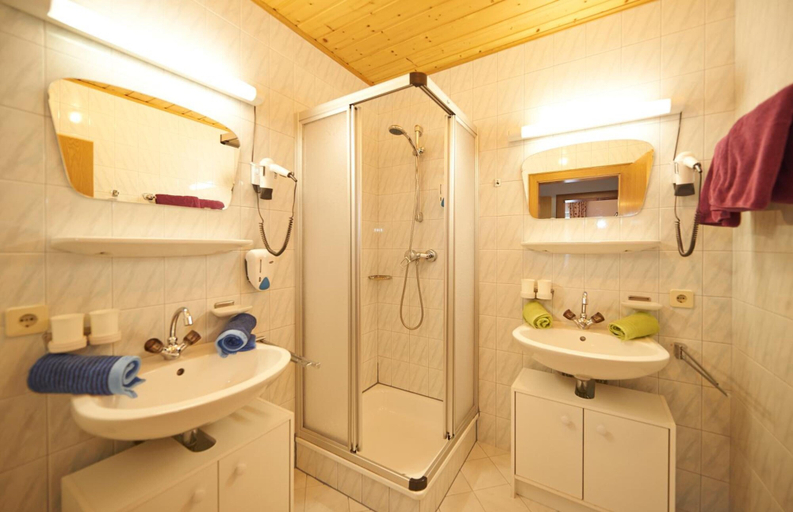 Bathroom 4, Pension Anja, Sankt Johann im Pongau