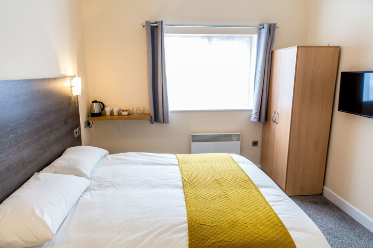 Bedroom 2, Halfway Hotel, Leicestershire