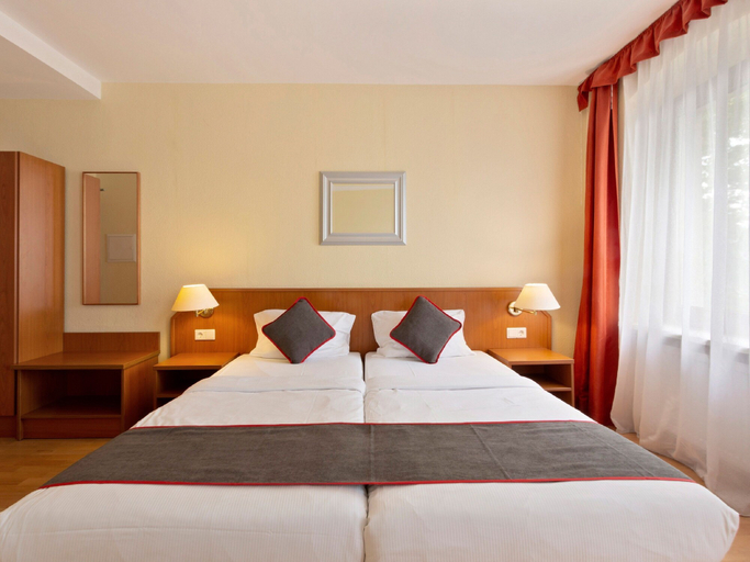 Bedroom 3, Hotel Bohemia, Berlin