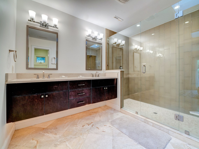 Bathroom 4, Jessamine 7, Beaufort