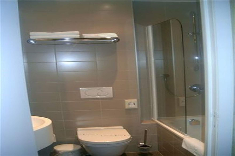 Bathroom 5, Hotel Albert I, West-Vlaanderen